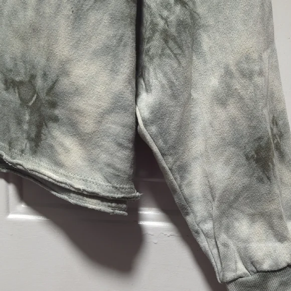 Chic Tie-Dye Cropped Sweatshirt in Gray - Picture 3 of 7